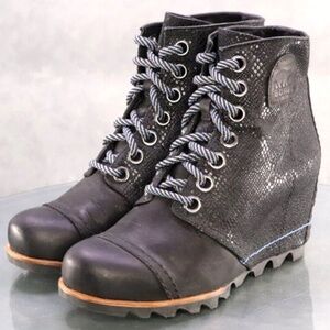 Sorel 1964 Premium Wedge Black Noir Snake Print Boot Size 5